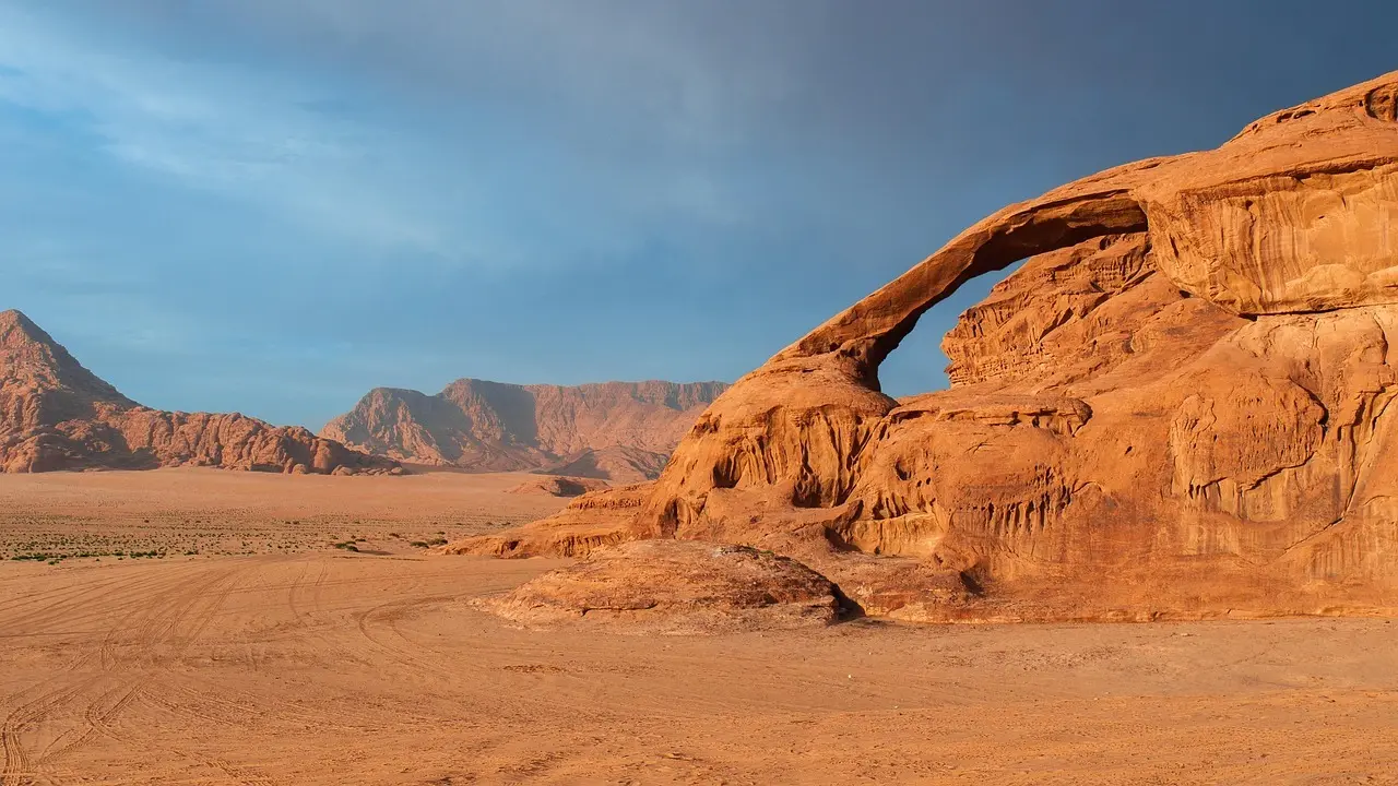 Guide til 4×4-safari i Wadi Rum med overnatning i beduinlejr